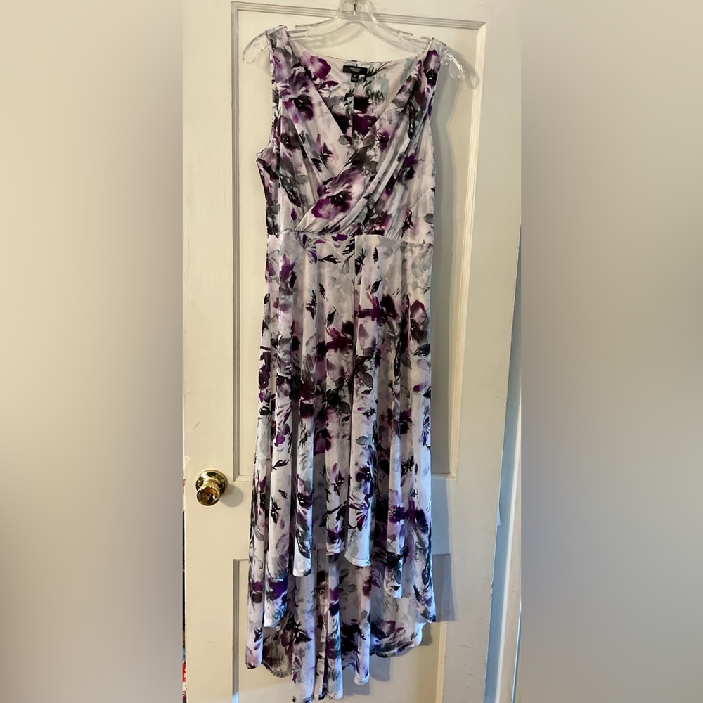 Gorgeous Simply Vera Wang Sleeveless Dress Size Medium